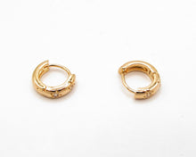 Cargar imagen en el visor de la galería, ARGOLLAS CIRCONES BLANCOS THICK ENCHAPADAS EN ORO

