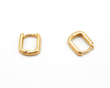 Cargar imagen en el visor de la galería, ARGOLLAS RECTANGULARES MINI ENCHAPADAS EN ORO
