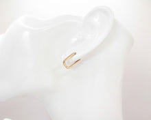 Cargar imagen en el visor de la galería, ARGOLLAS RECTANGULARES MINI 2 ENCHAPADAS EN ORO
