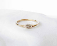 Cargar imagen en el visor de la galería, ANILLO ROSETA MINI CIRCONES ENCHAPADO EN ORO
