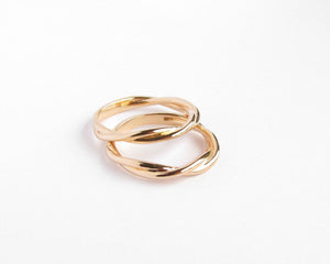ANILLO ENTRELAZADO ENCHAPADO EN ORO