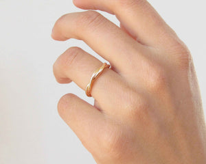 ANILLO ENTRELAZADO ENCHAPADO EN ORO
