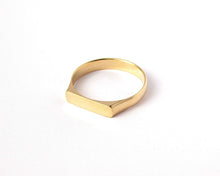 Cargar imagen en el visor de la galería, ANILLO SELLO ENCHAPADO EN ORO
