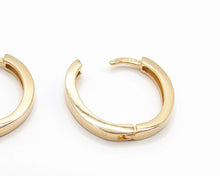Cargar imagen en el visor de la galería, ARGOLLAS OVALADAS TOSCANA ENCHAPADAS EN ORO
