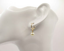 Cargar imagen en el visor de la galería, ARGOLLAS PERLA CLASSIC BIG ENCHAPADO EN ORO
