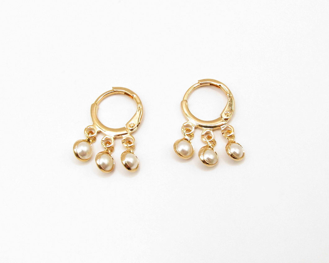 ARGOLLAS TRES PERLAS ENCHAPADAS EN ORO