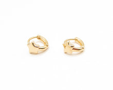 Cargar imagen en el visor de la galería, MINI ARGOLLAS ESTRELLA 12 MM ENCHAPADO EN ORO
