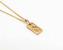 Cargar imagen en el visor de la galería, COLLAR PLACA CRUZ ENCHAPADO EN ORO
