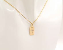 Cargar imagen en el visor de la galería, COLLAR PLACA CRUZ ENCHAPADO EN ORO
