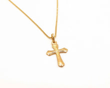 Cargar imagen en el visor de la galería, COLLAR CRUZ TALLADA ENCHAPADO EN ORO
