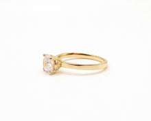 Cargar imagen en el visor de la galería, ANILLO SOLITARIO TRADICIONAL ENCHAPADO EN ORO
