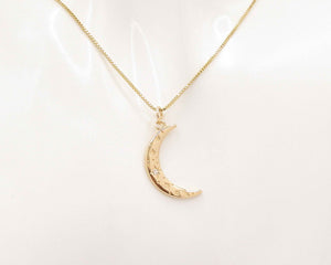 COLLAR LUNA MEDIANO ENCHAPADO EN ORO