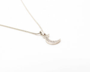 COLLAR LUNA ENCHAPADO EN ORO BLANCO