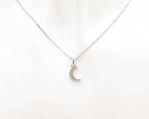 COLLAR LUNA ENCHAPADO EN ORO BLANCO