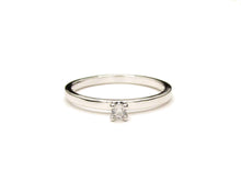 Cargar imagen en el visor de la galería, ANILLO PUNTO SOLITARIO ENCHAPADO EN ORO BLANCO

