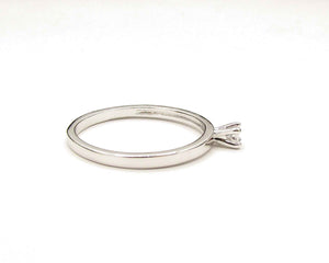 ANILLO PUNTO SOLITARIO ENCHAPADO EN ORO BLANCO