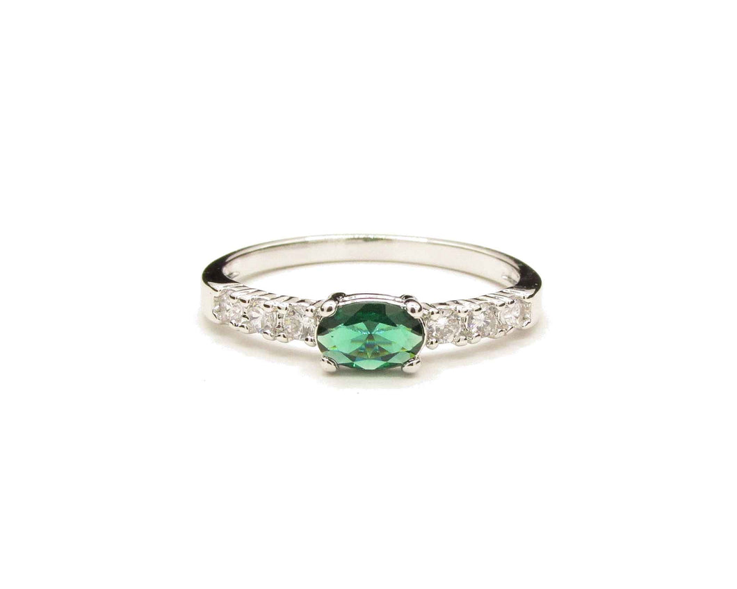ANILLO PAVÉ ESMERALDA ENCHAPADO EN ORO BLANCO