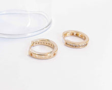 Cargar imagen en el visor de la galería, ARGOLLAS LIA ENCHAPADAS EN ORO
