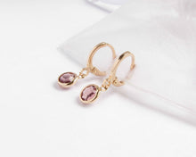 Cargar imagen en el visor de la galería, ARGOLLAS CRISTAL MORADO
