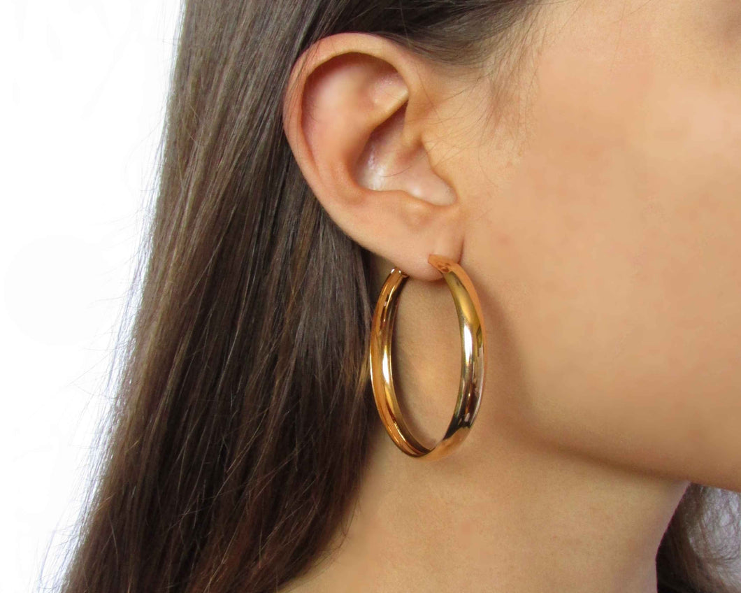 ARGOLLAS ANCHAS ENCHAPADAS EN ORO La joyeria