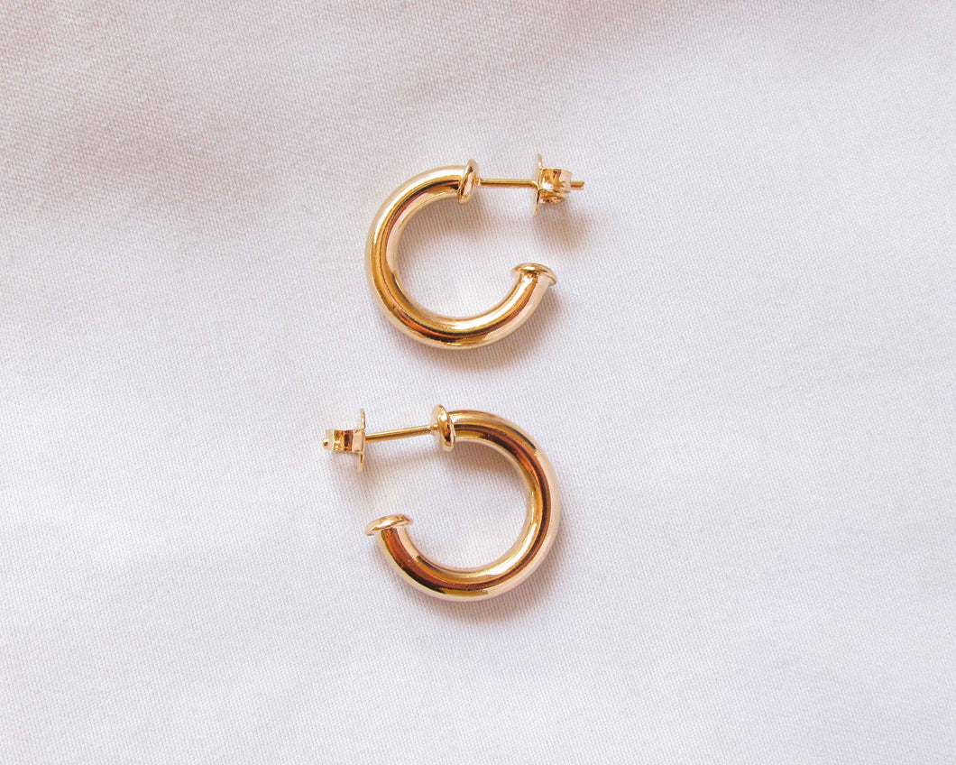 ARGOLLAS STUD ENCHAPADAS EN ORO