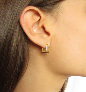 ARGOLLAS CUADRADAS ENCHAPADAS EN ORO