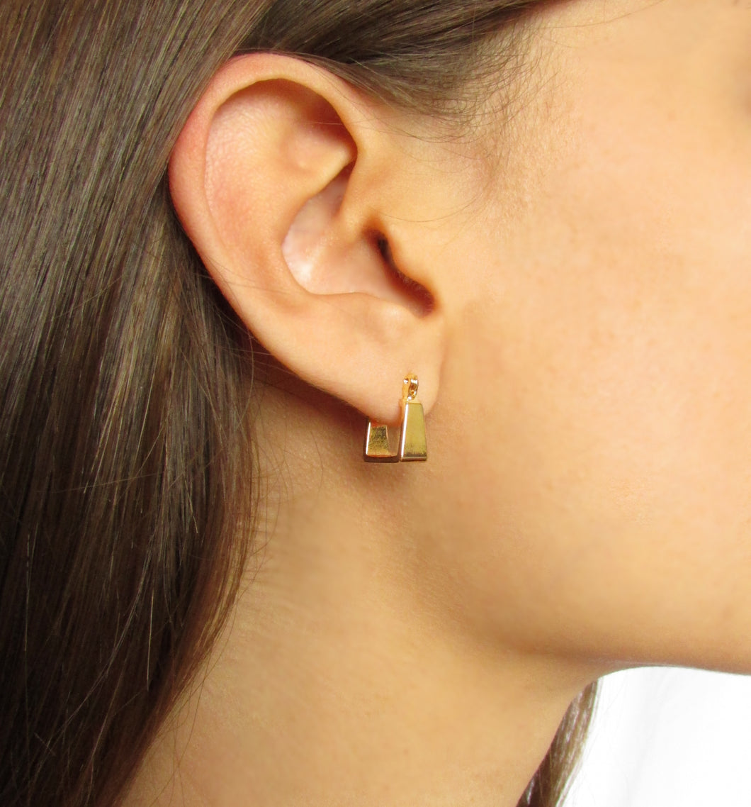 ARGOLLAS CUADRADAS ENCHAPADAS EN ORO